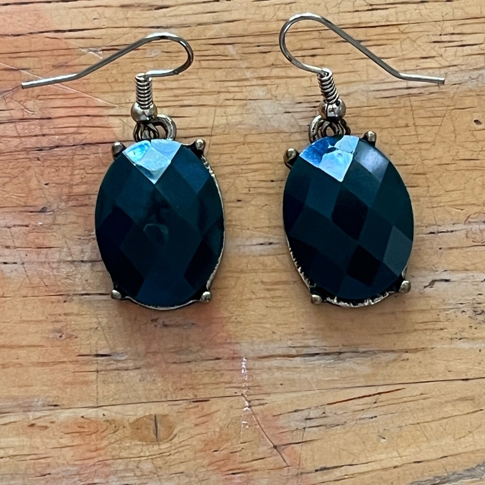Elegant Dark Green Oval Earrings